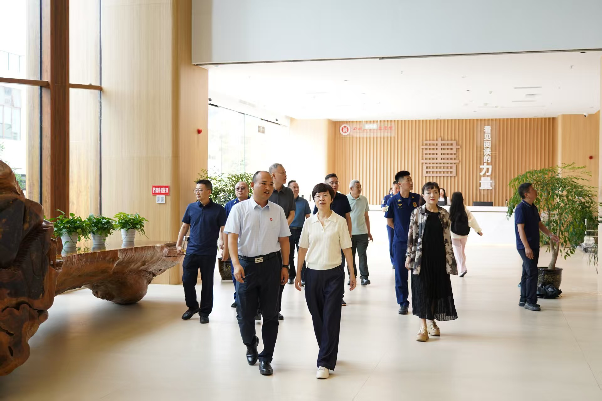 德阳市政协副主席吴泳莅临学校调研校园安全与应急防控体系建设